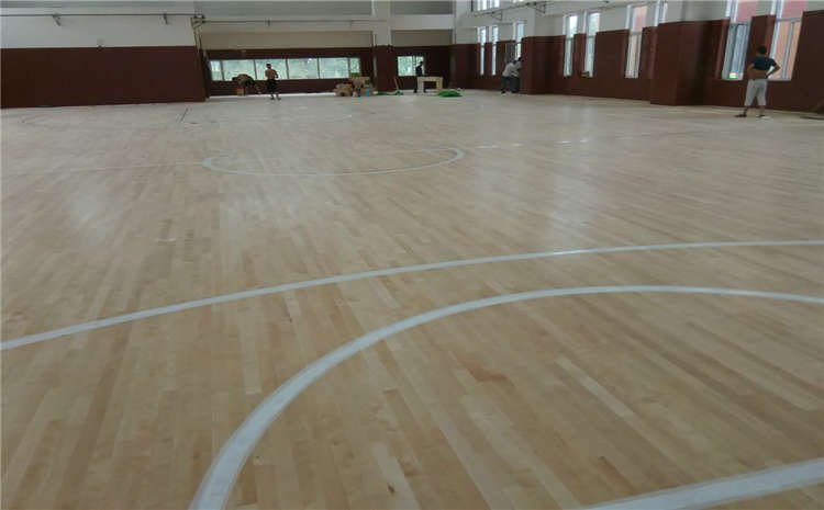 實木運動地板適合鋪設地暖嗎？