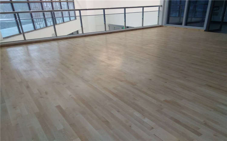 學(xué)校排球館木地板哪個牌子好？