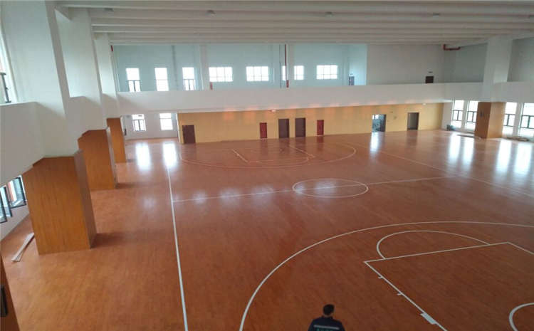 松木體育館木地板怎么翻新？