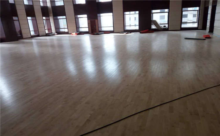 硬木企口排球館木地板廠家哪家好？